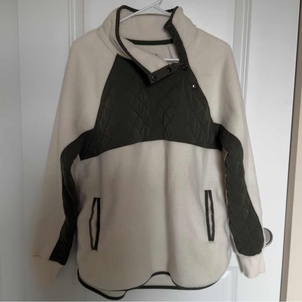 Abercrombie & Fitch Cream and Olive Pullover